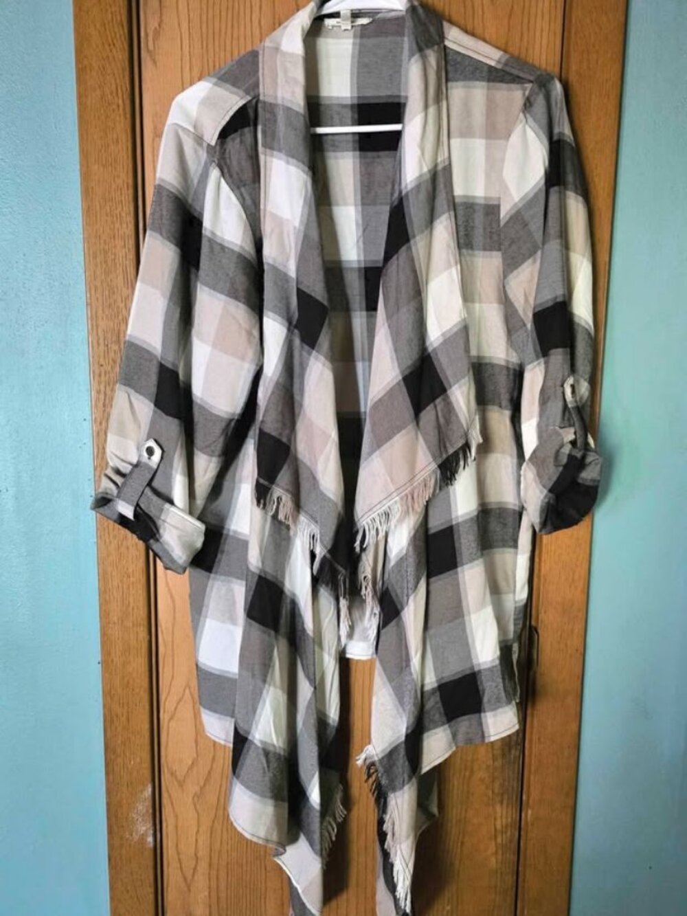 Size L Maurices Black, Gray, White & Beige Plaid Cardigan Shirt
